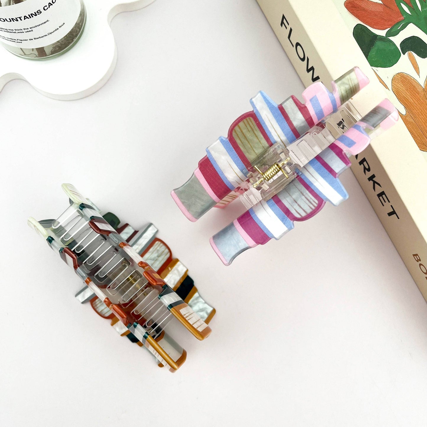 Oversize Lost in Ocean Books Hair Claw Clip